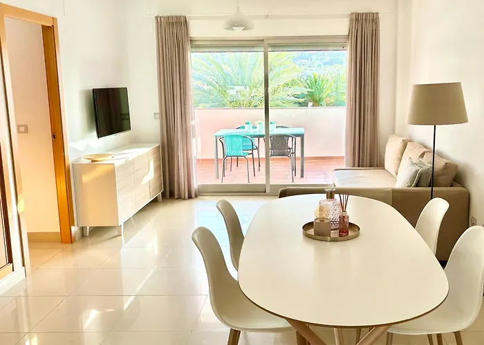 Апартаменти Hoteltype Penthouse 2 Beds, Parking, Wifi & Pool Stunning Views