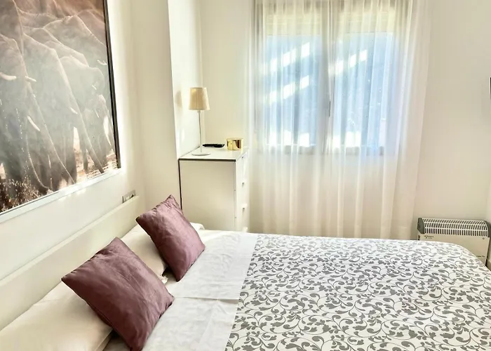 Апартаменти Hoteltype Penthouse 2 Beds, Parking, Wifi & Pool Stunning Views