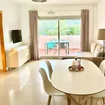 Апартаменты Hoteltype Penthouse 2 Beds, Parking, Wifi & Pool Stunning Views