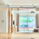 Hoteltype Penthouse 2 Beds, Parking, Wifi & Pool Stunning Views