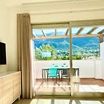 Апартаменты Hoteltype Penthouse 2 Beds, Parking, Wifi & Pool Stunning Views