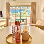 Hoteltype Penthouse 2 Beds, Parking, Wifi & Pool Stunning Views Дения