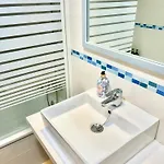 Hoteltype Penthouse 2 Beds, Parking, Wifi & Pool Stunning Views Дения