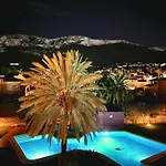Апартаменты Hoteltype Penthouse 2 Beds, Parking, Wifi & Pool Stunning Views Дения
