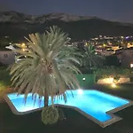 Hoteltype Penthouse 2 Beds, Parking, Wifi & Pool Stunning Views