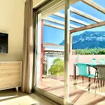 Апартаменты Hoteltype Penthouse 2 Beds, Parking, Wifi & Pool Stunning Views Дения