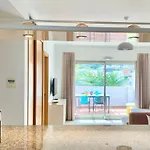 Апартаменты Hoteltype Penthouse 2 Beds, Parking, Wifi & Pool Stunning Views