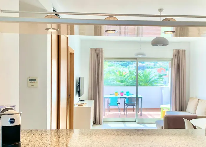 Hoteltype Penthouse 2 Beds, Parking, Wifi & Pool Stunning Views