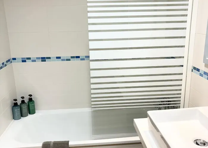 Hoteltype Penthouse 2 Beds, Parking, Wifi & Pool Stunning Views * 德尼亚