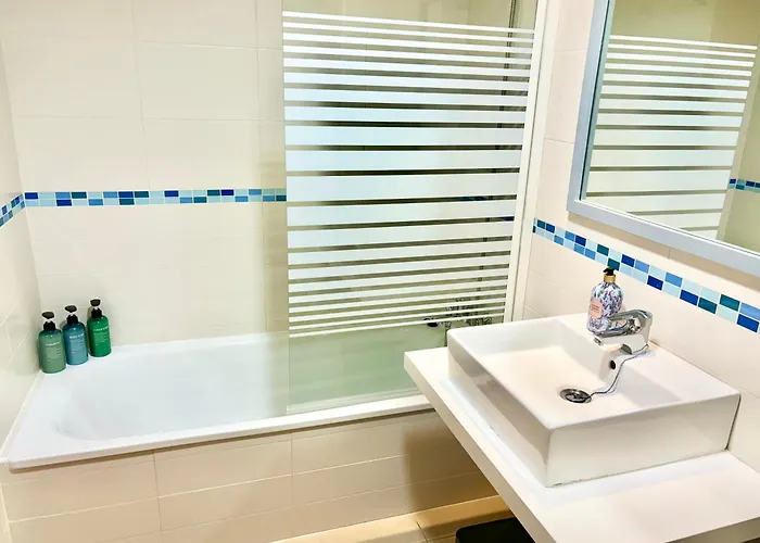 Hoteltype Penthouse 2 Beds, Parking, Wifi & Pool Stunning Views Apartment *