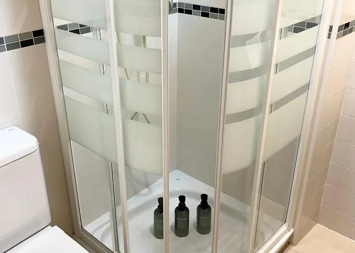 Apartment Hoteltype Penthouse 2 Beds, Parking, Wifi & Pool Stunning Views *